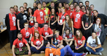 Piątkowy Felieton Diabła: Ilu orgów trzeba do wkręcenia żarówki?